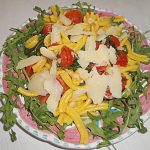 Pasta fatta in casa con scaglie di parmigiano