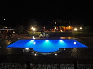 Agriturismo la Valle di Ceri con piscina luci cangianti